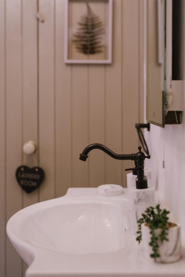 Keenaghan Cottage ベリーク エクステリア 写真