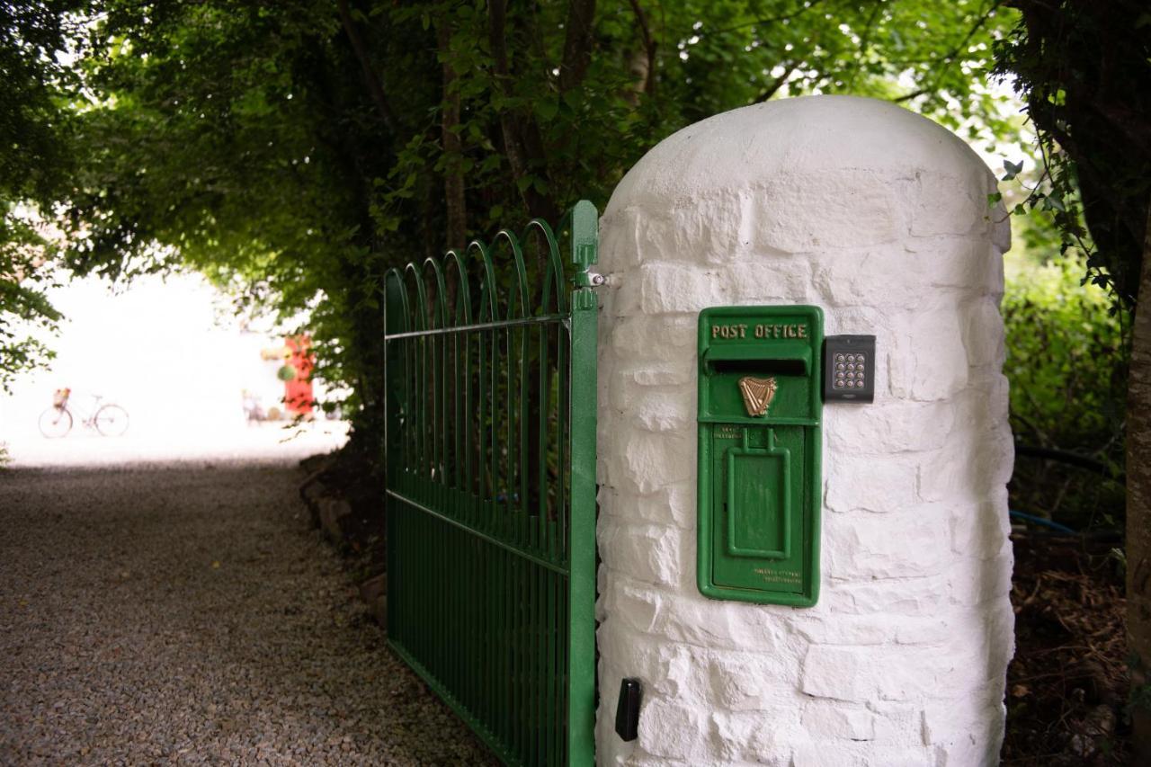 Keenaghan Cottage ベリーク エクステリア 写真