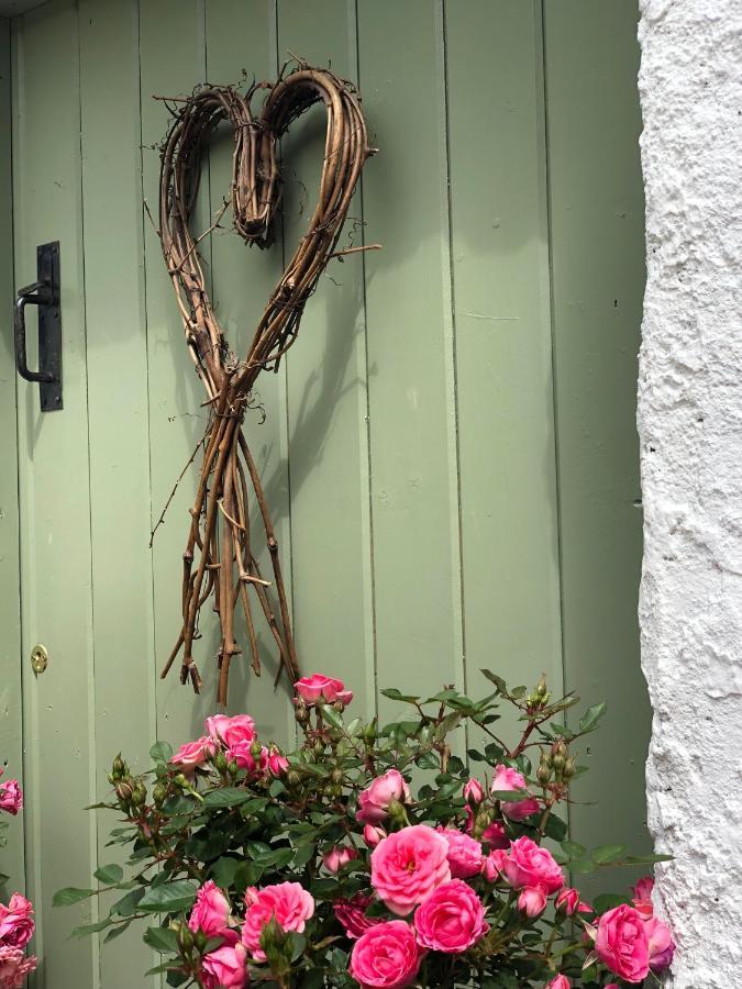 Keenaghan Cottage ベリーク エクステリア 写真