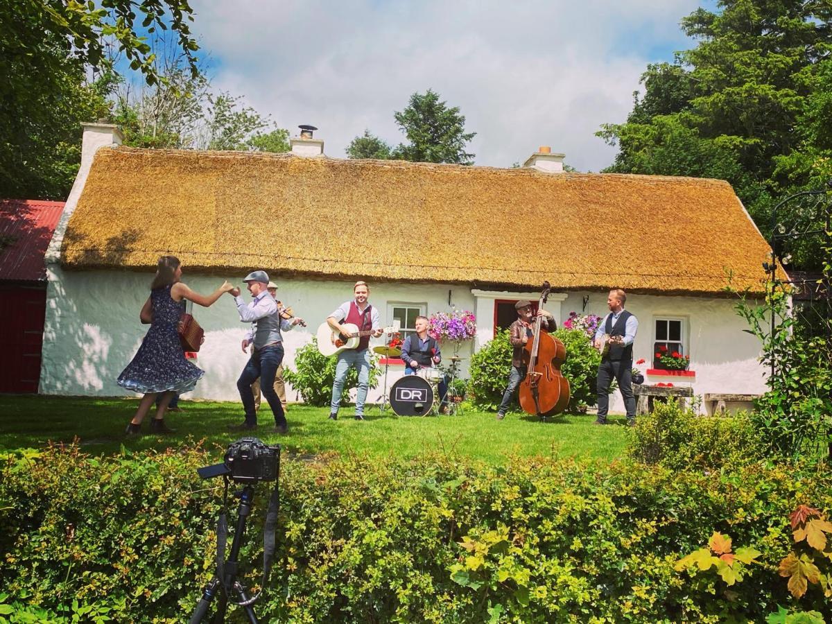 Keenaghan Cottage ベリーク エクステリア 写真